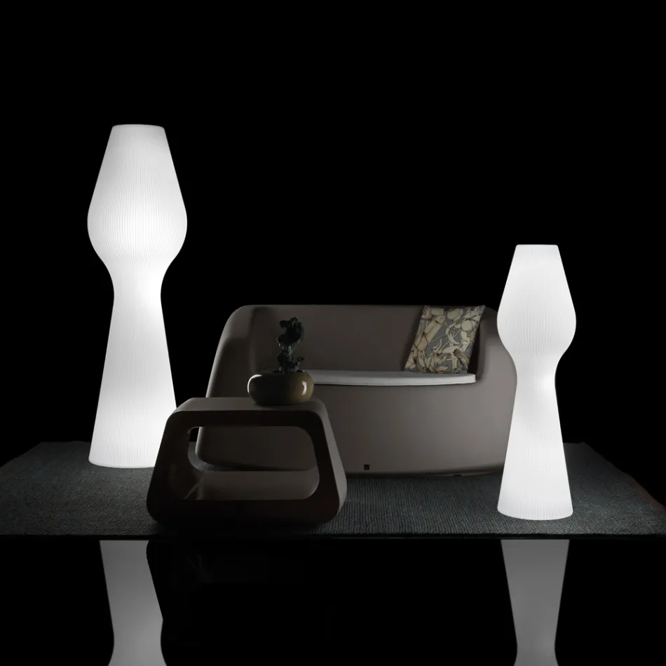 Venkovní stojací lampa Reyes z polyethylenu s LED světlem vyrobená v Itálii Viadurini