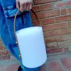 Přenosná venkovní designová lampa s vícebarevnými LED diodami, Bluetooth reproduktorem a dálkovým ovládáním (IP44) Viadurini