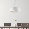 Nebula: Lampa a kovová lampa ideální pro stylové zdobení.