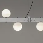 Design závěsné lampy Bílý hliník se skleněnými koulemi a reflektory - Exodus Viadurini