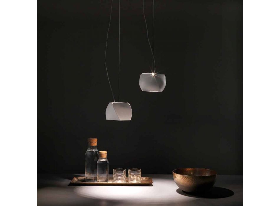 Designová závěsná lampa z kovu a bílé pryskyřice vyrobená v Itálii - Pekingu Viadurini