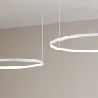 Lustr se 2 nebo 3 horizontálními Roronde LED světly z lakovaného kovu - Mulberry Viadurini