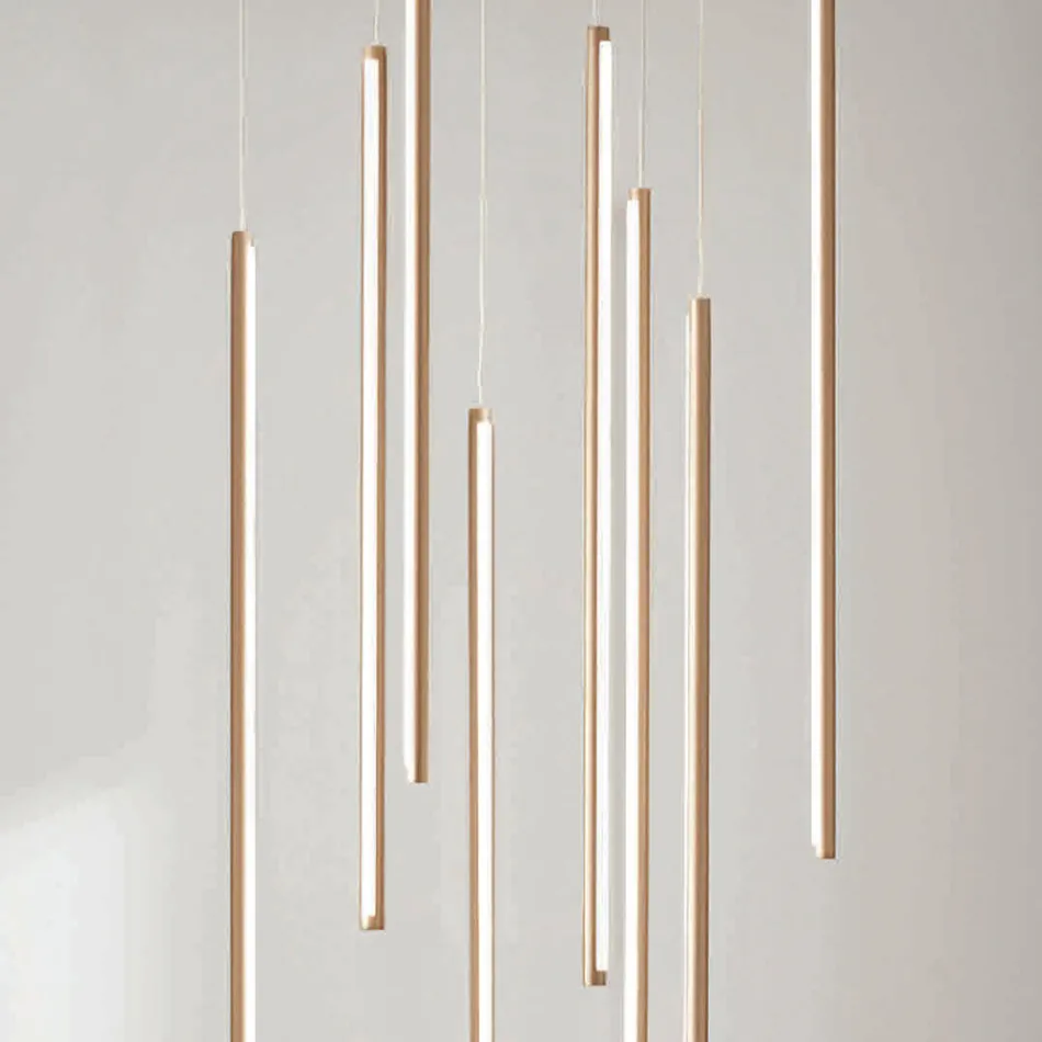 Lustr s 8 LED světly ve zlatém lakovaném kovu a nastavitelnými kabely – oranžový Viadurini