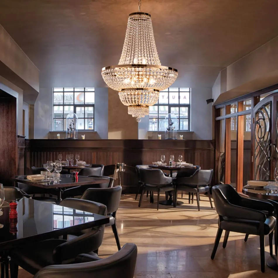 Železný a zlatý lustr s kamínky vyrobený v Itálii pro interiérové dekorace - Rakousko Viadurini