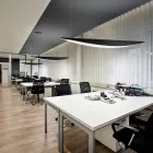 Lustr z recyklovatelného hliníku v různých barvách - Mila Viadurini