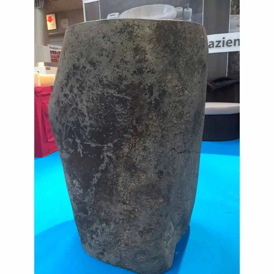 Návrh koupelny umyvadlo v přírodním kameně Moře, unikátní kus Viadurini