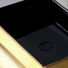 Dvoubarevné keramické umývadlo vyrobené v Itálii Deborou Viadurini