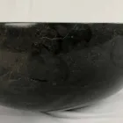 Černé kulaté umyvadlo na desku z přírodního kamene Levi, jedinečný kus Viadurini