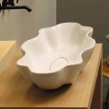 Moderní deska umývadla v bílém keramickém provedení v Itálii Cubo