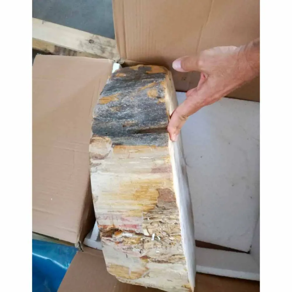 Dřevěné umyvadlo Fossil Counter Goa z jednoho kusu Viadurini