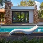 Lehátko s moderním designem v barevném polyethylenu - Cloe od Myyour Viadurini