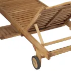 Teakové zahradní lehátko s odnímatelným stolem a kolečky - Oasi Viadurini
