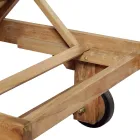 Teakové zahradní lehátko s odnímatelným stolem a kolečky - Oasi Viadurini
