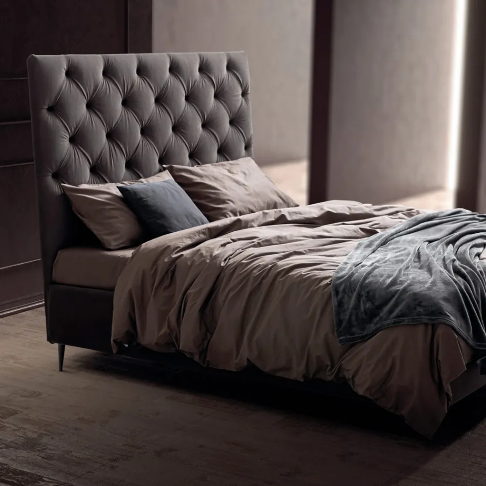 Manželská postel 160x190 s vysokým a prošívaným čelem Made in Italy - Sallie Viadurini