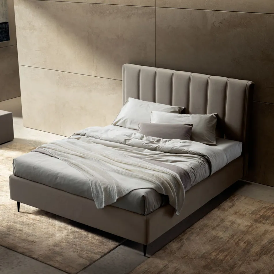 Manželská postel 160x190 s prošíváním se širokými vertikálními pásy - Magan Viadurini