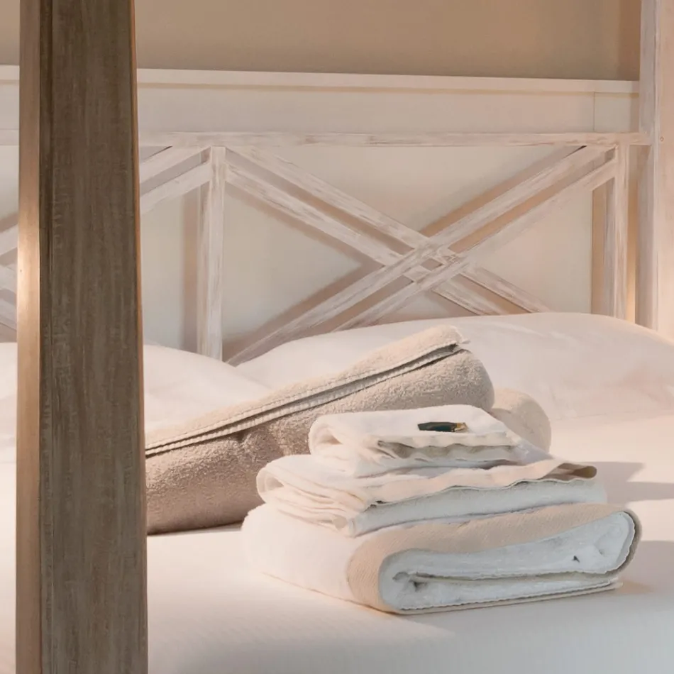 Manželská postel 180x200 s nebesy z masivního teakového dřeva - tempera Viadurini