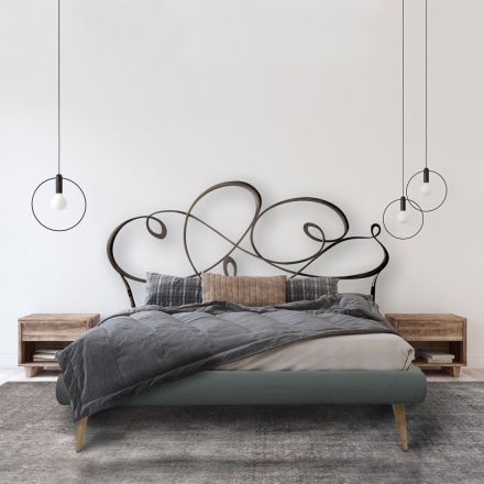 Manželská postel s polstrovaným rámem postele a železným čelem - Nebbia Viadurini
