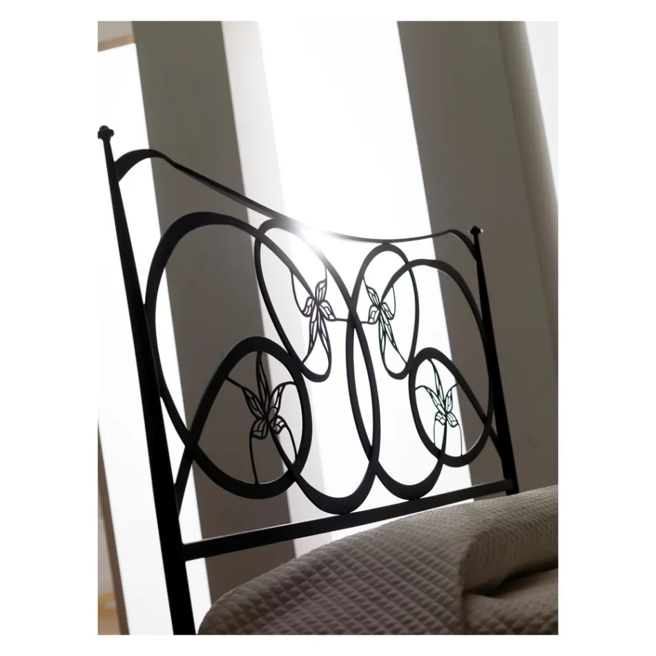 Manželská postel s polštáři, matrací a 2 nočními stolky Made in Italy - Natural Viadurini