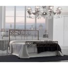 Manželská postel s koordinovaným kortenovým podnožím - Peter Viadurini