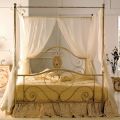 Manželská postel s podnožkou z koordinovaného trubkového železa Made in Italy - Chic
