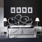 Manželská postel s odpovídající podnožkou, matrací a 2 nočními stolky - Nebbia Viadurini