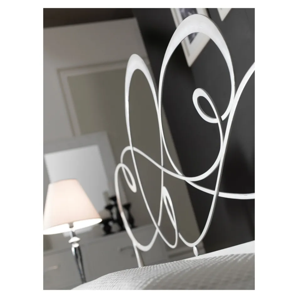 Manželská postel s odpovídající podnožkou, matrací a 2 nočními stolky - Nebbia Viadurini