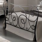 Manželská postel s podnožkou, matrací, polštáři a 2 nočními stolky - Lampo Viadurini