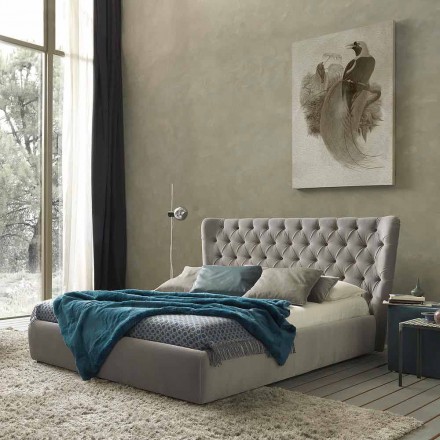 Selene Bolzan moderní design manželská postel s prošívanou čelo postele Viadurini