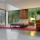 Designová manželská postel s koženou čalouněnou čelní deskou Menardo Viadurini