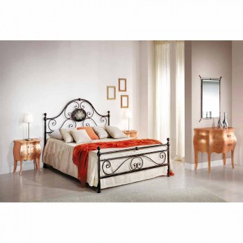 Manželská postel s tepaného železa návrh vytvořený Alexa