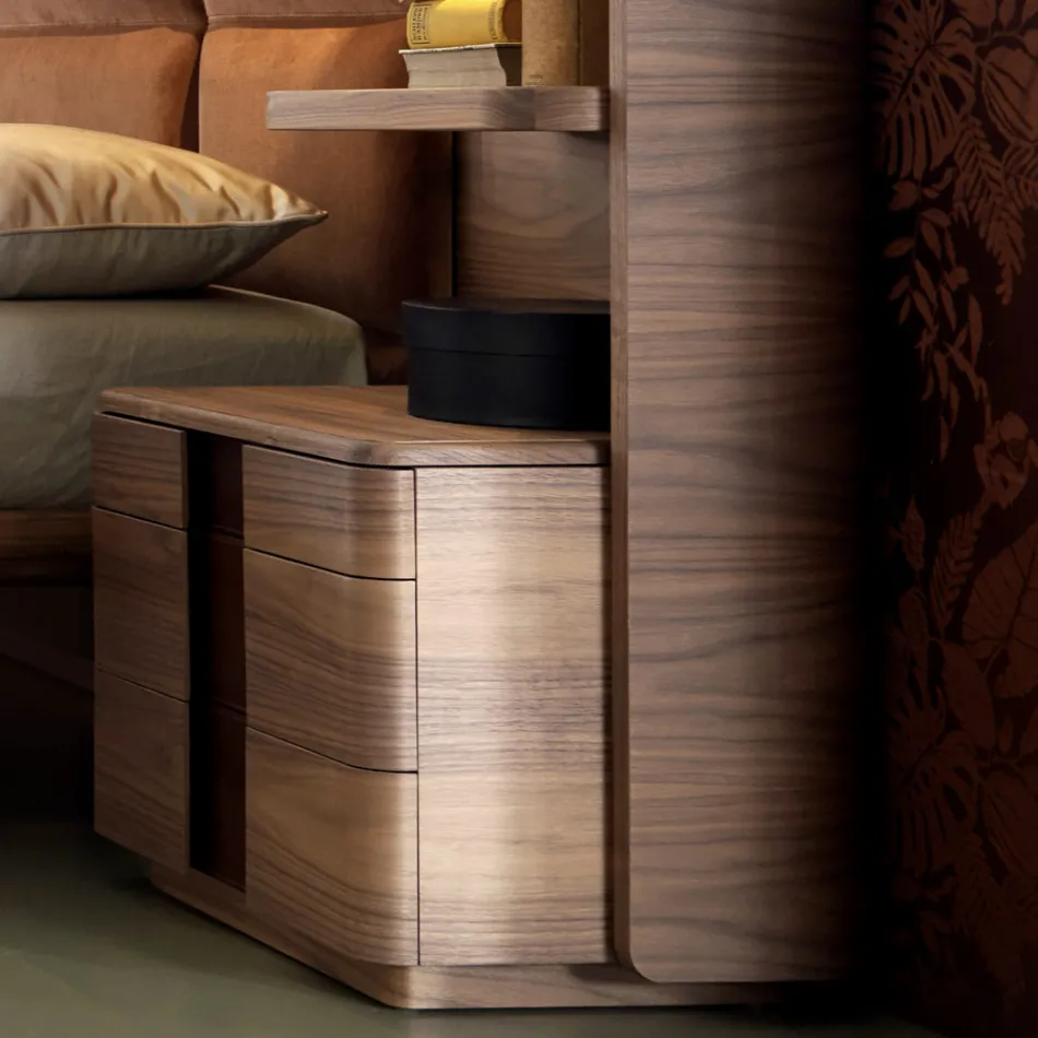 Grilli York vyrobil z Itálie masivní dřevěné čalouněné dvoulůžko Viadurini