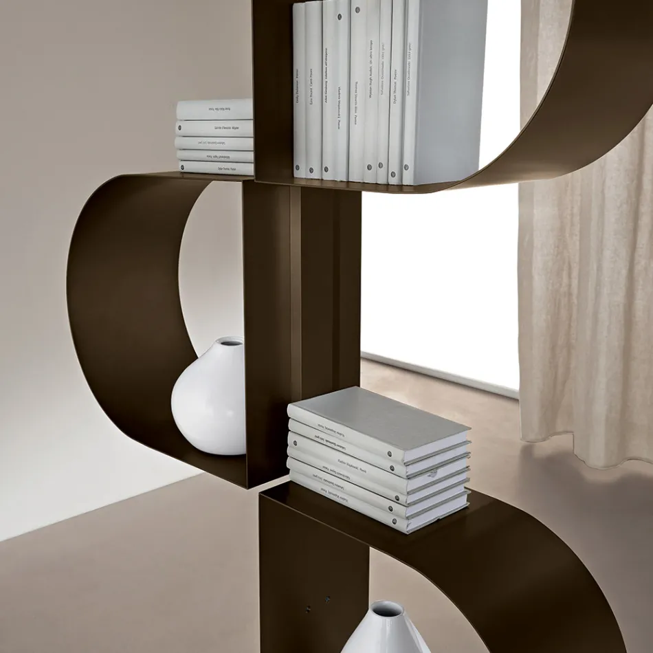Vertikální knihovna Fatima z lakovaného kovu s nastavitelnými nohami Viadurini