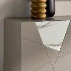 Příborník se 2 dvířky z lakovaného MDF s pantografem a skleněnými vložkami s mramorovým efektem - Danila Viadurini