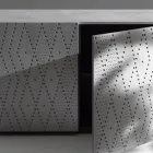 Příborník se 3 dvířky a 3 vnitřními policemi, dekorace z hliníku Foundry - Scorpion Viadurini