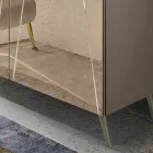 Příborník se 3 zrcadlovými skleněnými dvířky a kovovou základnou - Eleonora Viadurini