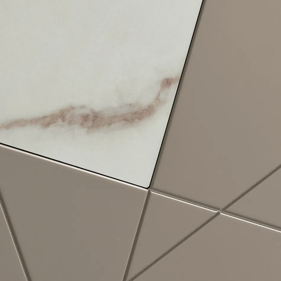 Příborník se 4 dvířky z lakovaného MDF s pantografem a skleněnými vložkami s mramorovým efektem - Danila Viadurini