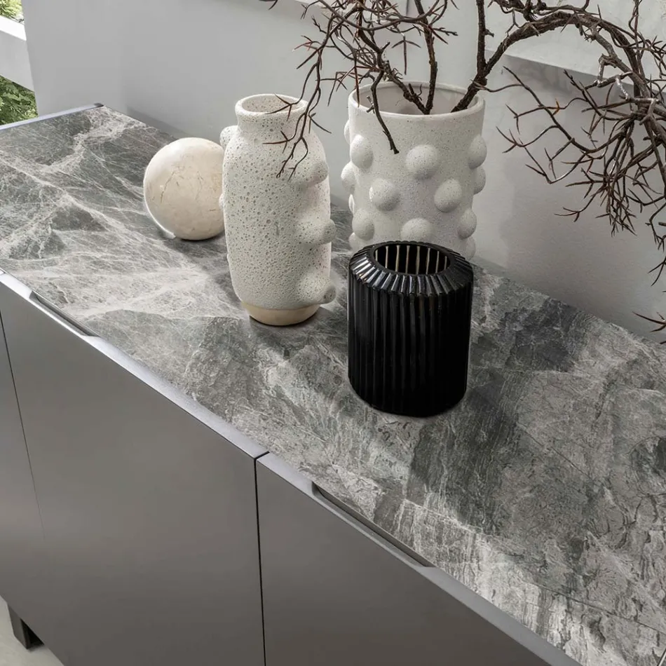 Příborník z MDF, horní deska z šedé keramiky s mramorovým efektem se 3 dvířky push-pull - click Viadurini