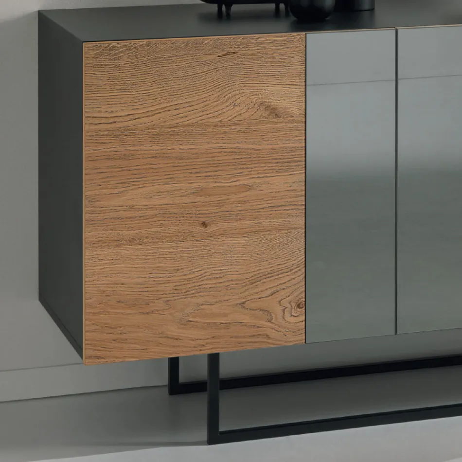 Příborník z melaminu se 3 dubovými dvířky a zrcadlem. Vyrobeno v Itálii - Romina. Viadurini