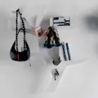 Nástěnná police z plexiskla s háčky na kabáty vyrobená v Itálii - neon Viadurini