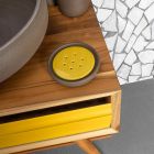 Koupelnový nábytek z přírodního teaku se žlutou zásuvkou - Gatien Viadurini
