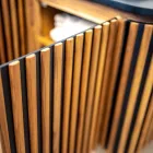 Ručně vyráběná koupelnová skříňka z masivního teaku a mahagonu - Heliconia Viadurini