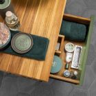 Koupelnová skříňka z přírodního teaku se zelenou komodou - Hamadou Viadurini