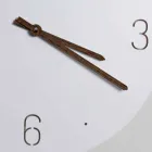 Klasický design nástěnné hodiny v bílé kulaté řezané dřevem - žoviální Viadurini