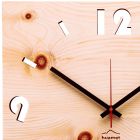 Nástěnné hodiny ve švýcarském borovém dřevě vyrobené v Itálii Andrea Viadurini
