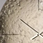 Nástěnné hodiny z vlnitého taveného skla s mosaznými ručičkami - Radia Viadurini