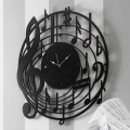 Moderní design kulaté černé nástěnné hodiny v zdobené dřevo - hudba