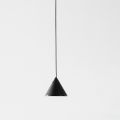 Drátěná stojací lampa v černém hliníku s malým kuželem v minimálním designu - Mercado