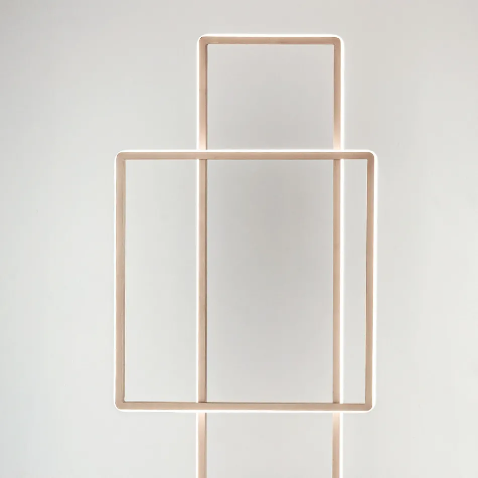 Designová LED stojací lampa ve zlatém nebo stříbrném lakovaném kovu - Formal Viadurini