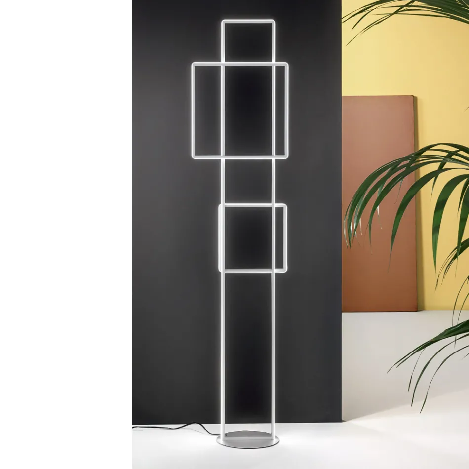 Designová LED stojací lampa ve zlatém nebo stříbrném lakovaném kovu - Formal Viadurini