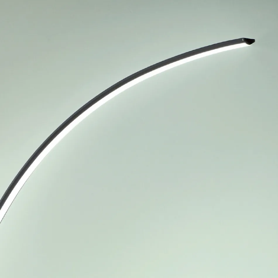 Moderní stmívatelná LED stojací lampa v černém, zlatém nebo bílém kovu - Gondola Viadurini